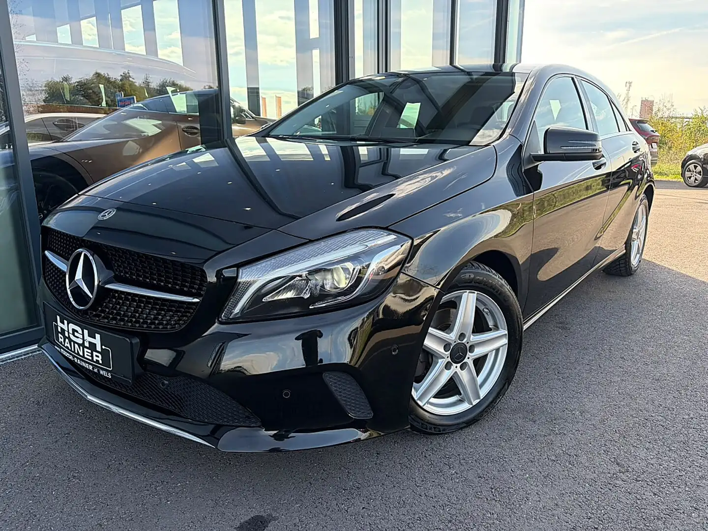 Mercedes-Benz A 180 d / LED / NAVI Schwarz - 1