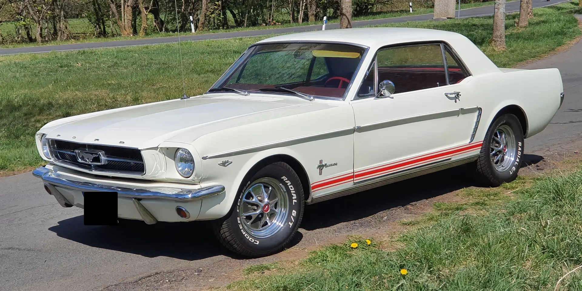 Ford Mustang Bílá - 2