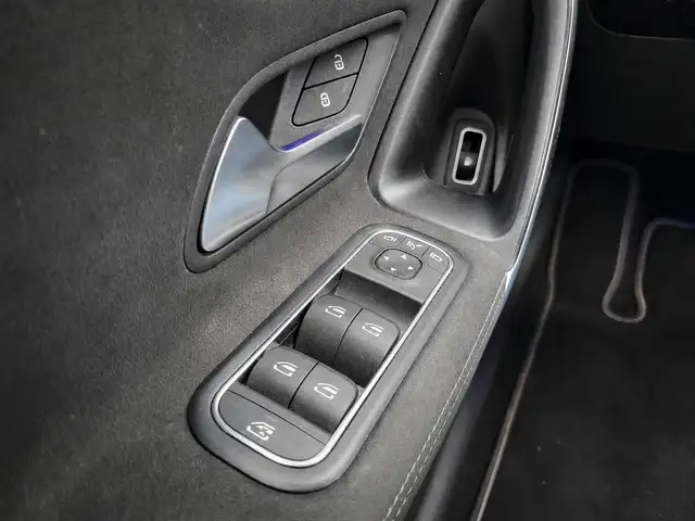 Mercedes-Benz 250 view 26