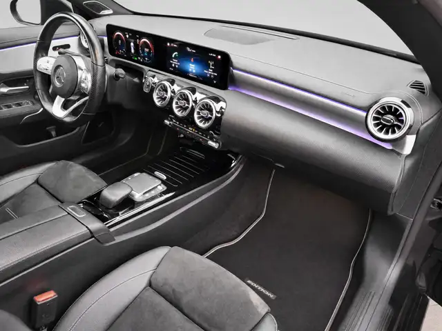 Mercedes-Benz 250 view 6