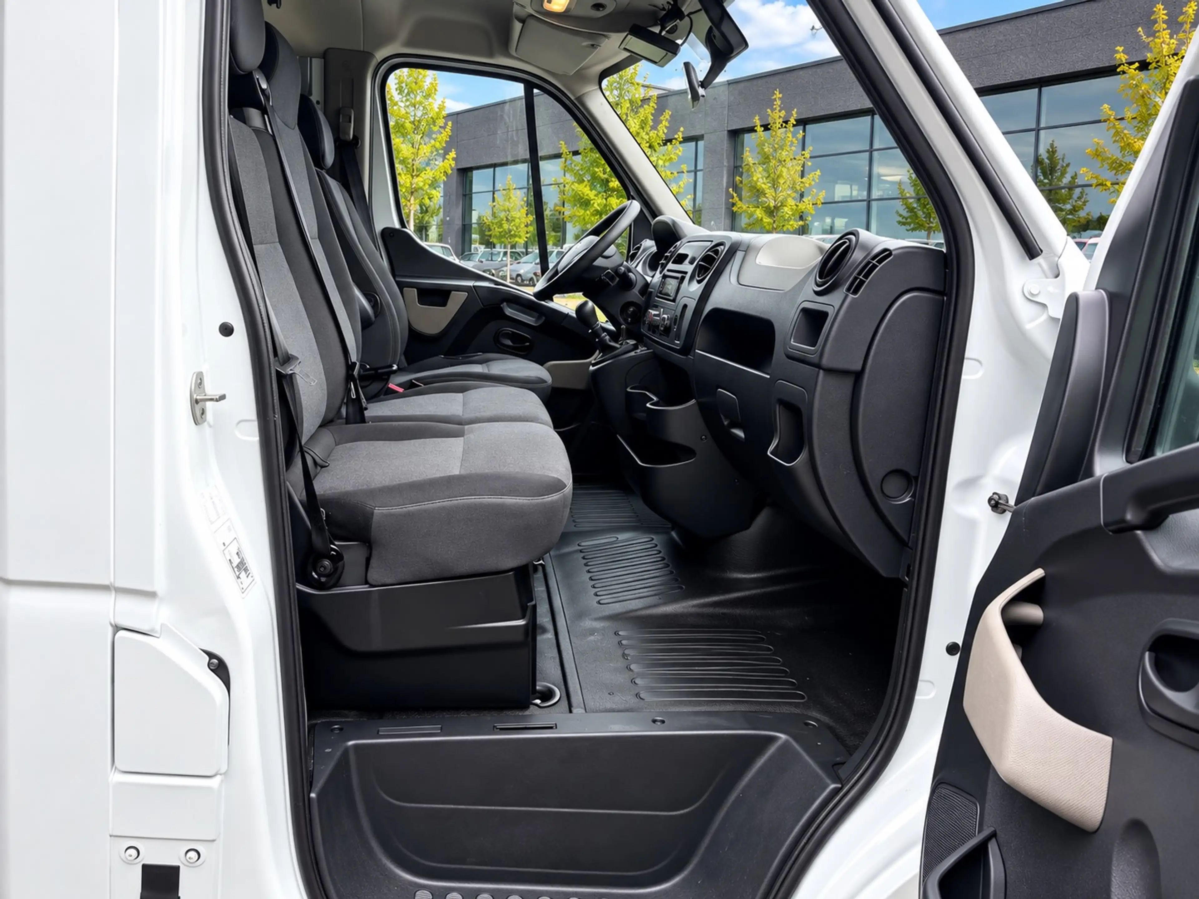 Nissan NV400 2.3 dCi L4H2 caisse d'aménagement — photo 8