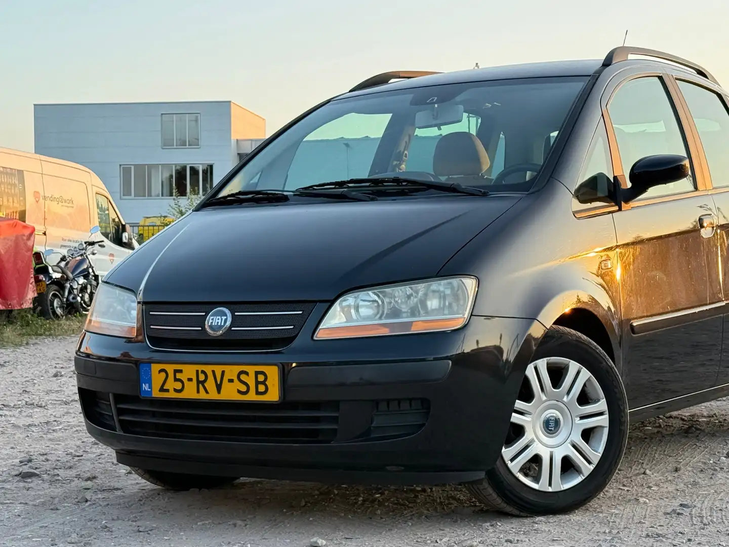 Fiat Idea 1.4-16V Emotion/ LAAG KM/ ONDERHOUDEN. Schwarz - 2