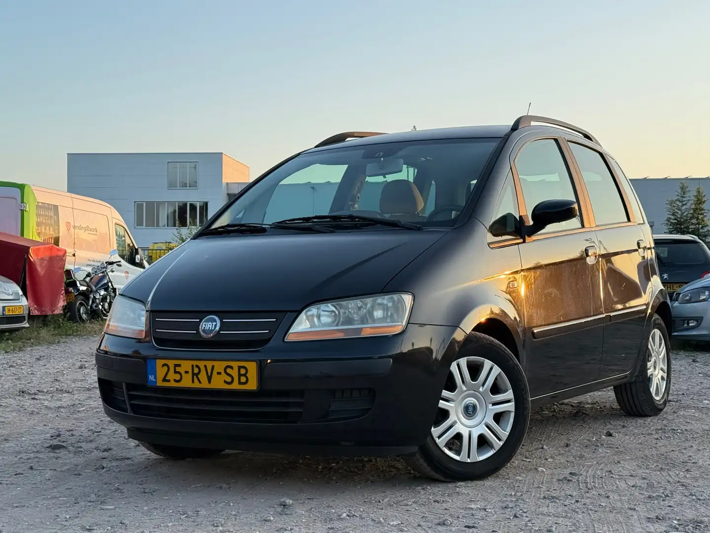 Fiat Idea 1.4-16V Emotion/ LAAG KM/ ONDERHOUDEN. Schwarz - 1