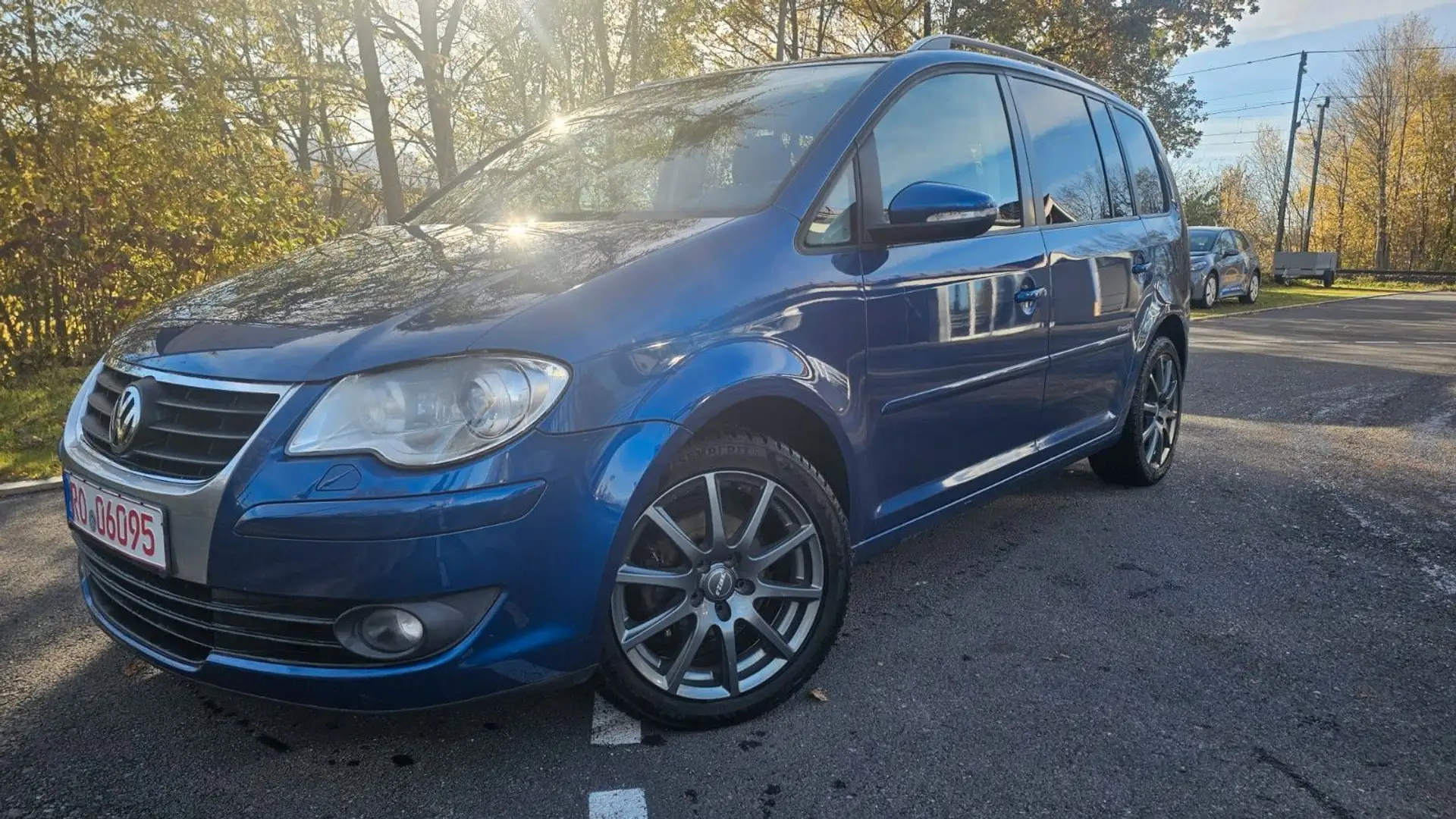 Volkswagen Touran Freestyle*KLIMA*SHZ*7 SITZE*TEMPO* Blue - 1