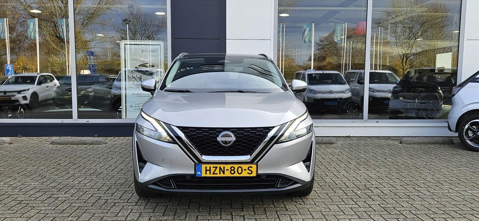 Nissan Qashqai 1.3 Mild-Hybrid 140pk N-Connecta I Carplay I Navig Grau - 2