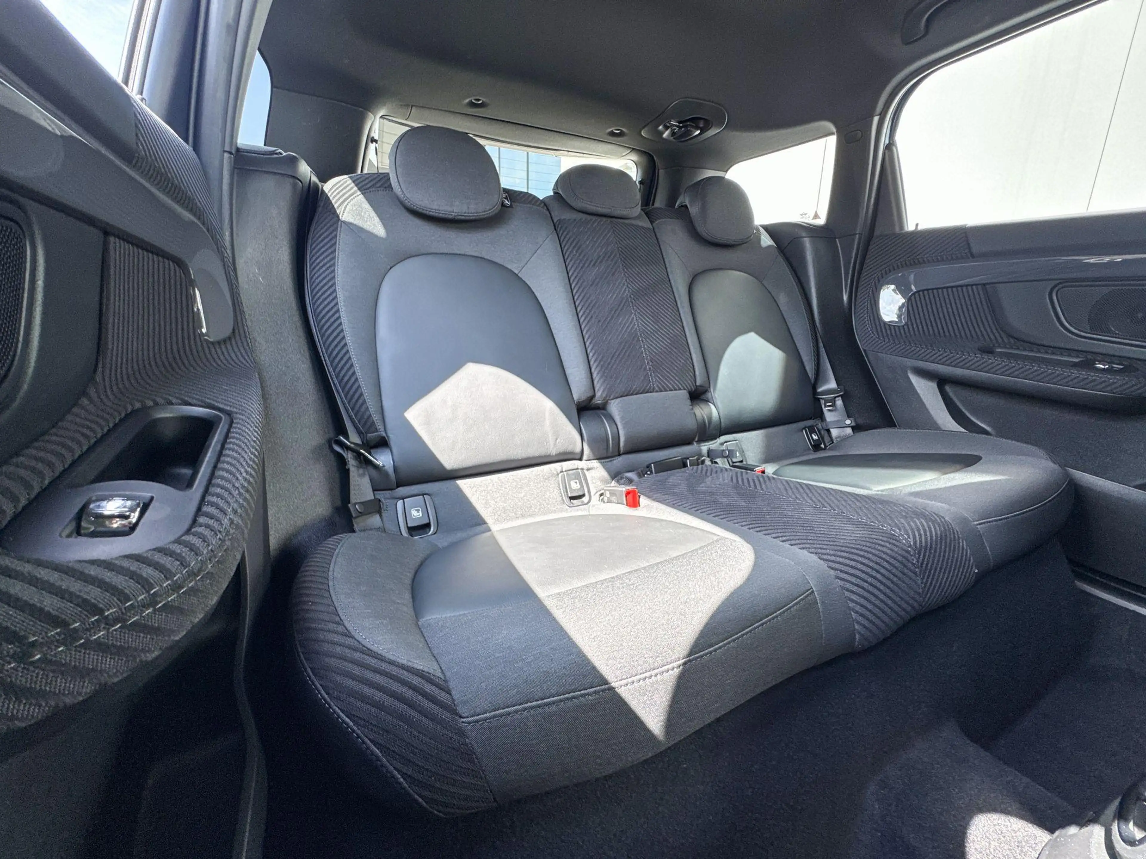 MINI Cooper SE Countryman 1.5 ALL4 Salt — photo 7