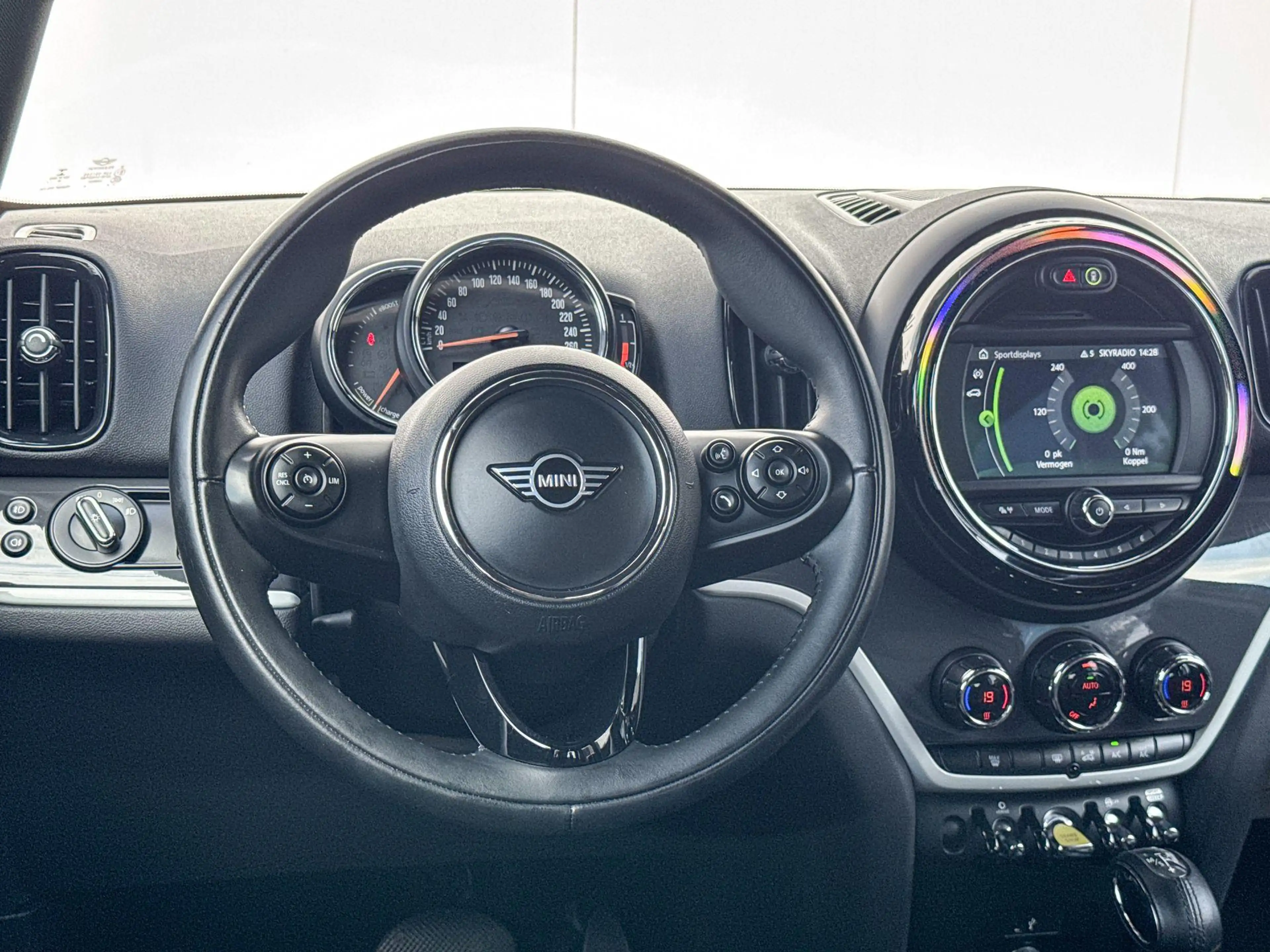 MINI Cooper SE Countryman 1.5 ALL4 Salt — photo 12