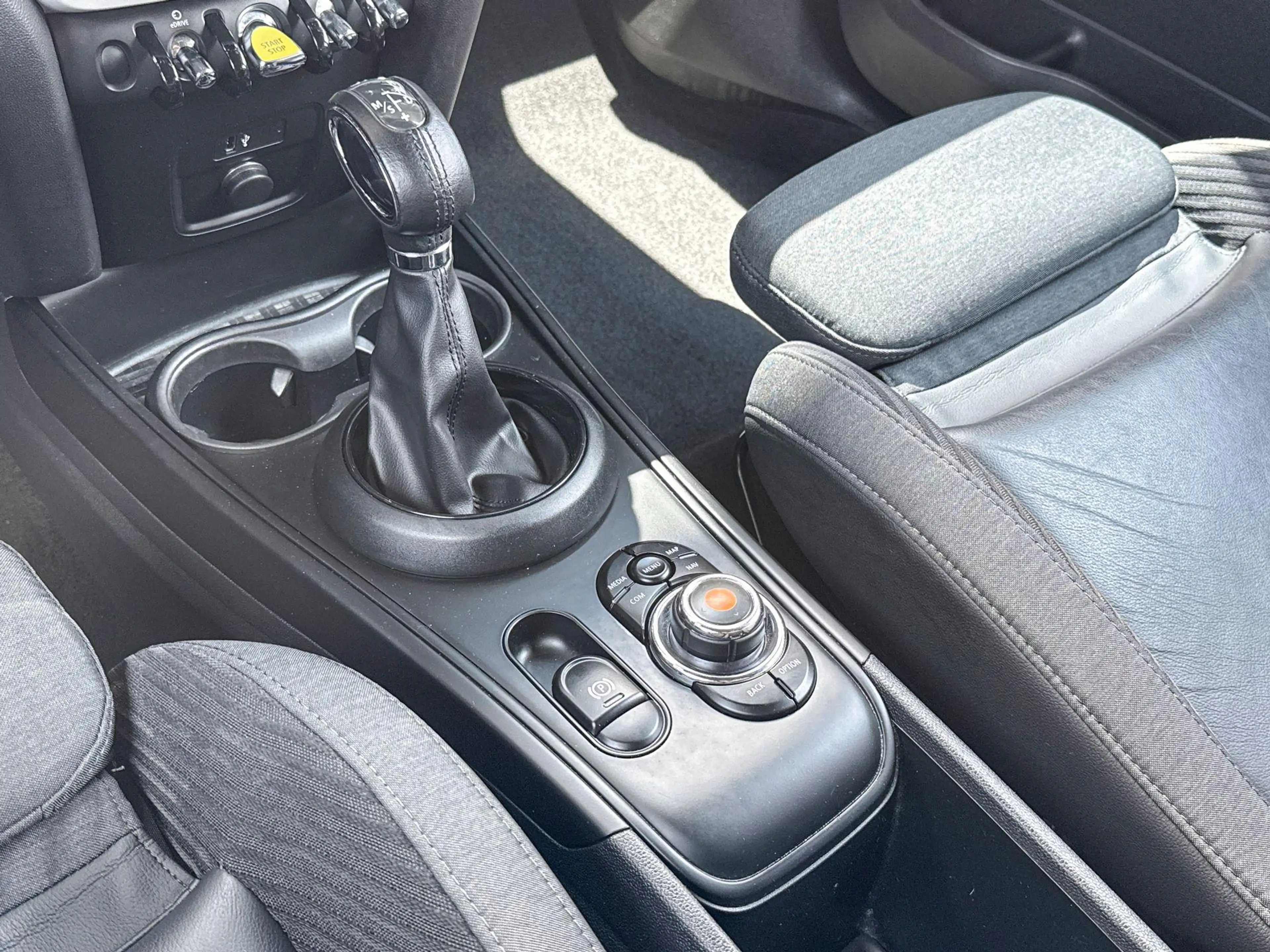 MINI Cooper SE Countryman 1.5 ALL4 Salt — photo 15