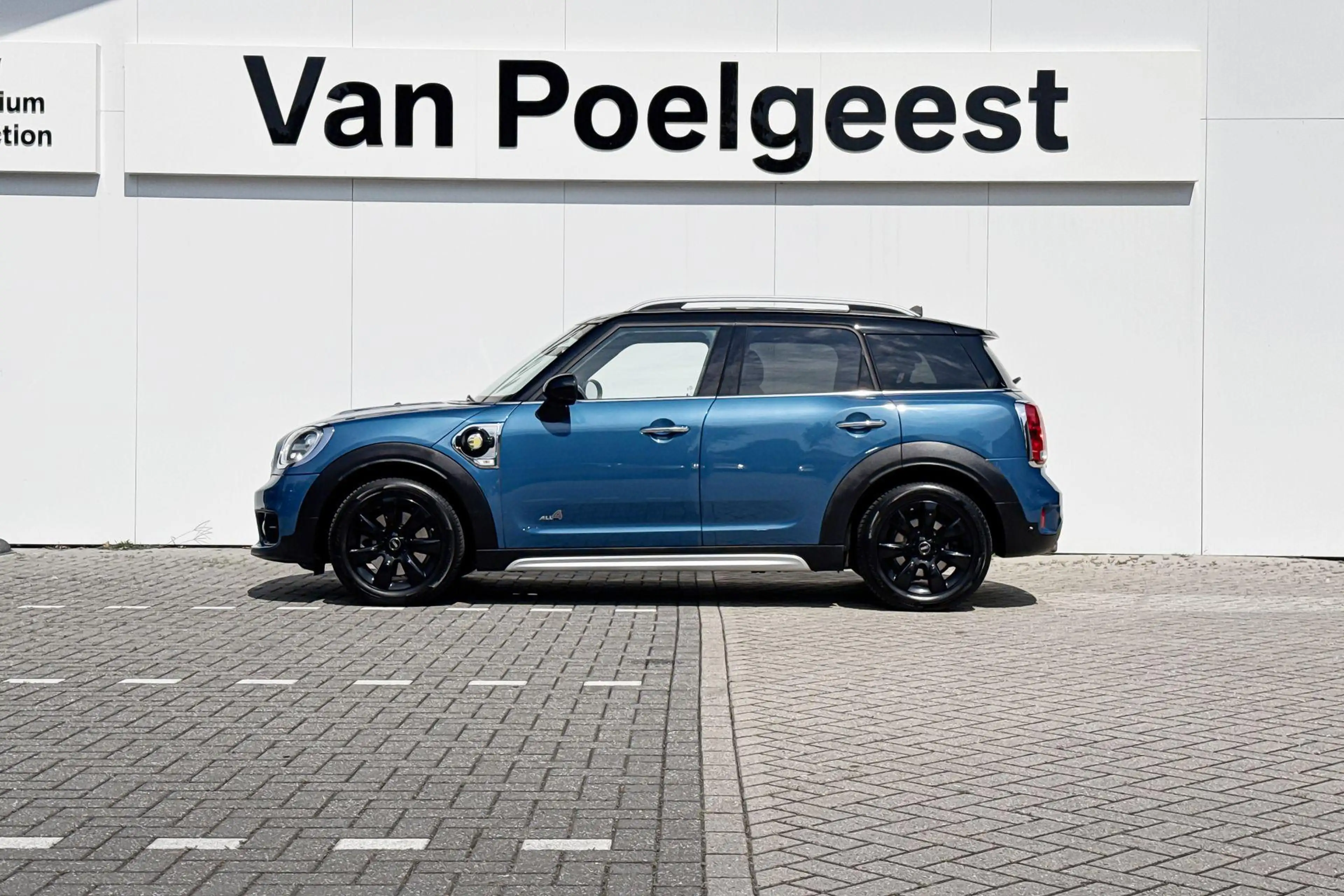 MINI Cooper SE Countryman 1.5 ALL4 Salt — photo 2