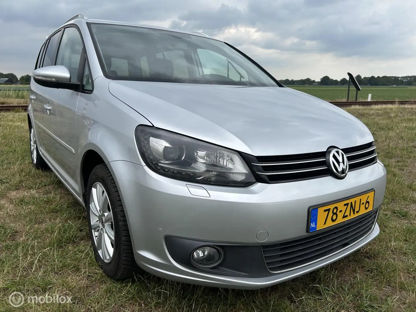 Volkswagen Touran 1.2 TSI Highline BlueMotion 7. Grijs - 2
