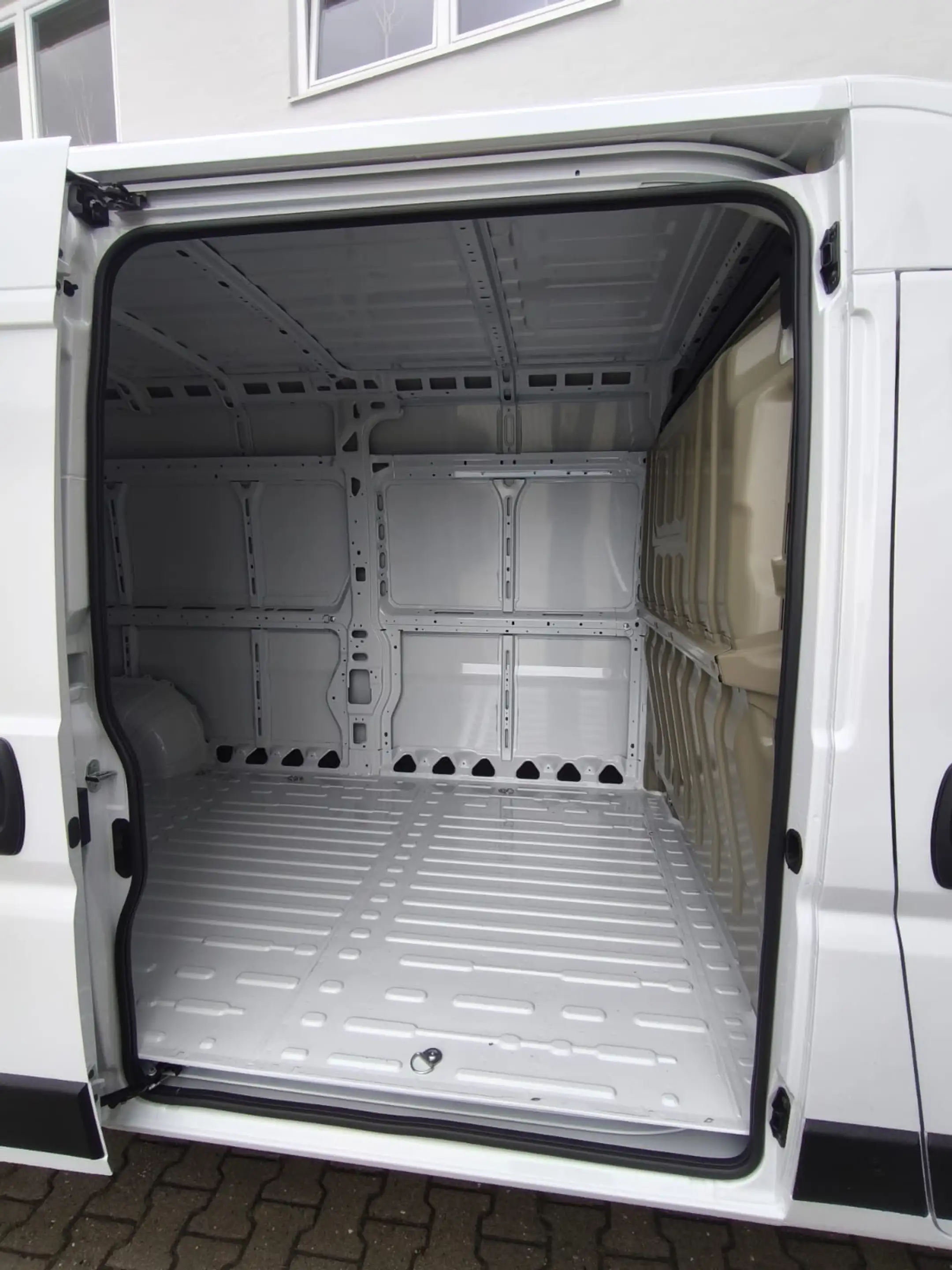 Peugeot Boxer Kasten L3H2 335 BlueHDi 140 7"Zoll,RFK,Klimaautomatik,NSW,360°Parksensoren,Hecktüren 270°, — photo 14