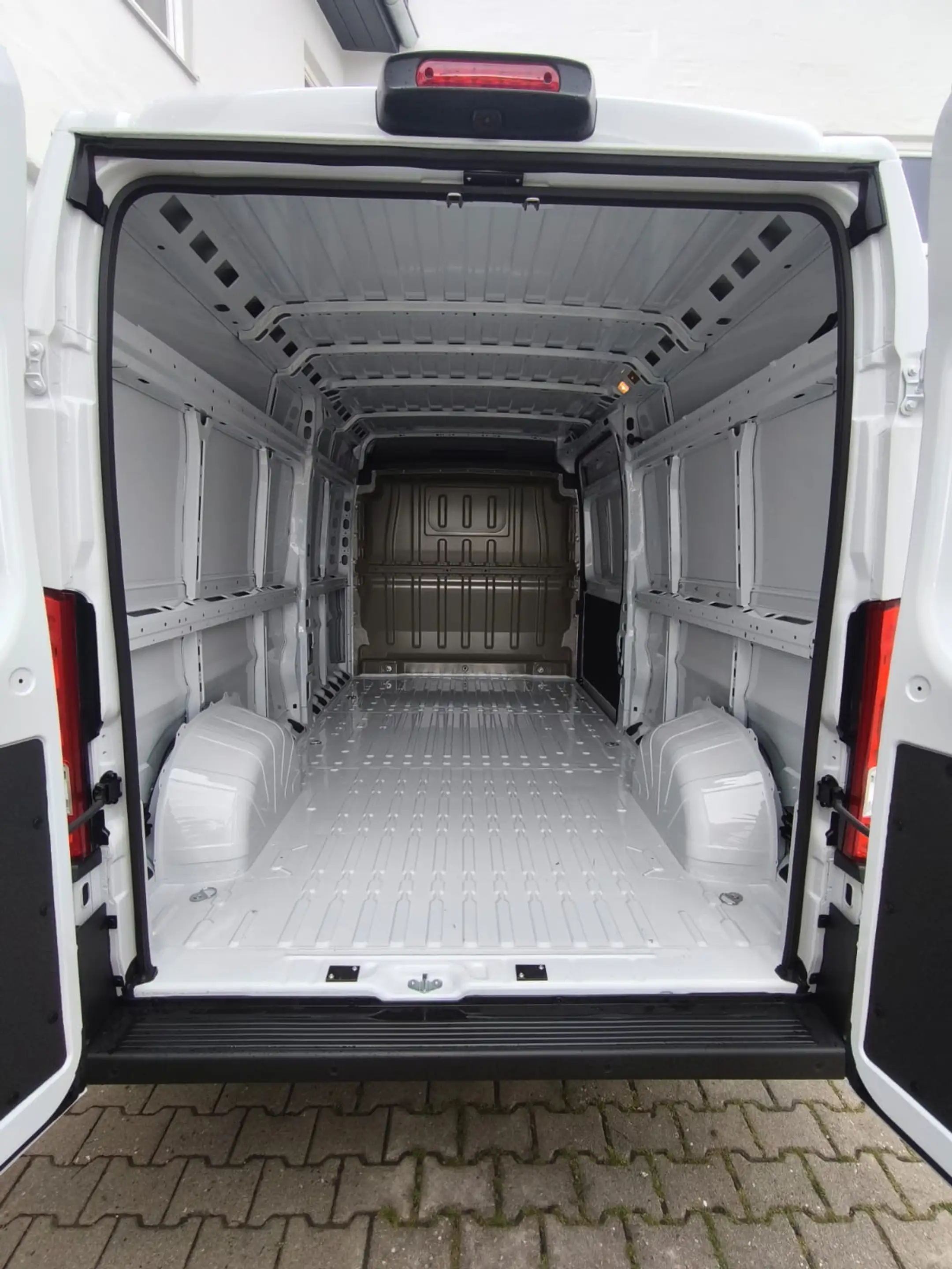 Peugeot Boxer Kasten L3H2 335 BlueHDi 140 7"Zoll,RFK,Klimaautomatik,NSW,360°Parksensoren,Hecktüren 270°, — photo 15