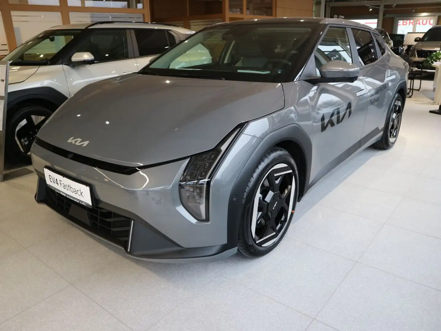 Kia EV4 Fastback 81,4-kWh Earth Серый - 1