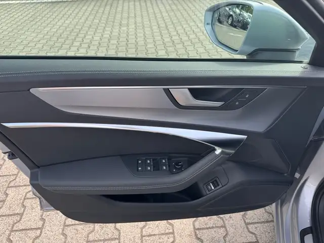 Audi A6 view 16