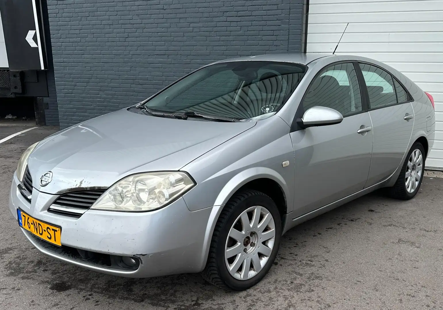 Nissan Primera 1.8 Acenta CLIMA/CAMERA/LMV/TREKHAAK/ORGNL Grijs - 2