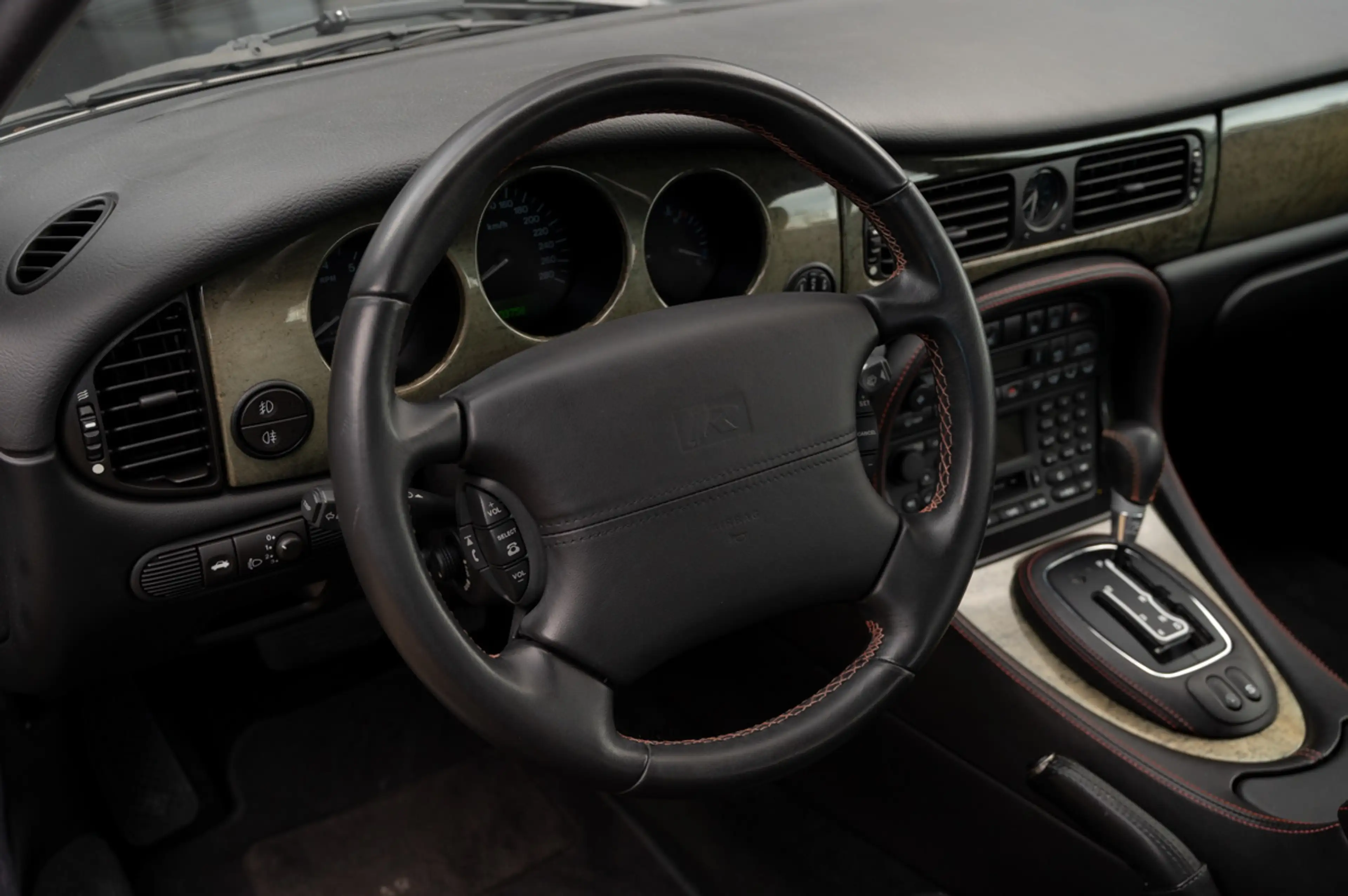 Jaguar XJR 100 4.0 Supercharged — photo 8