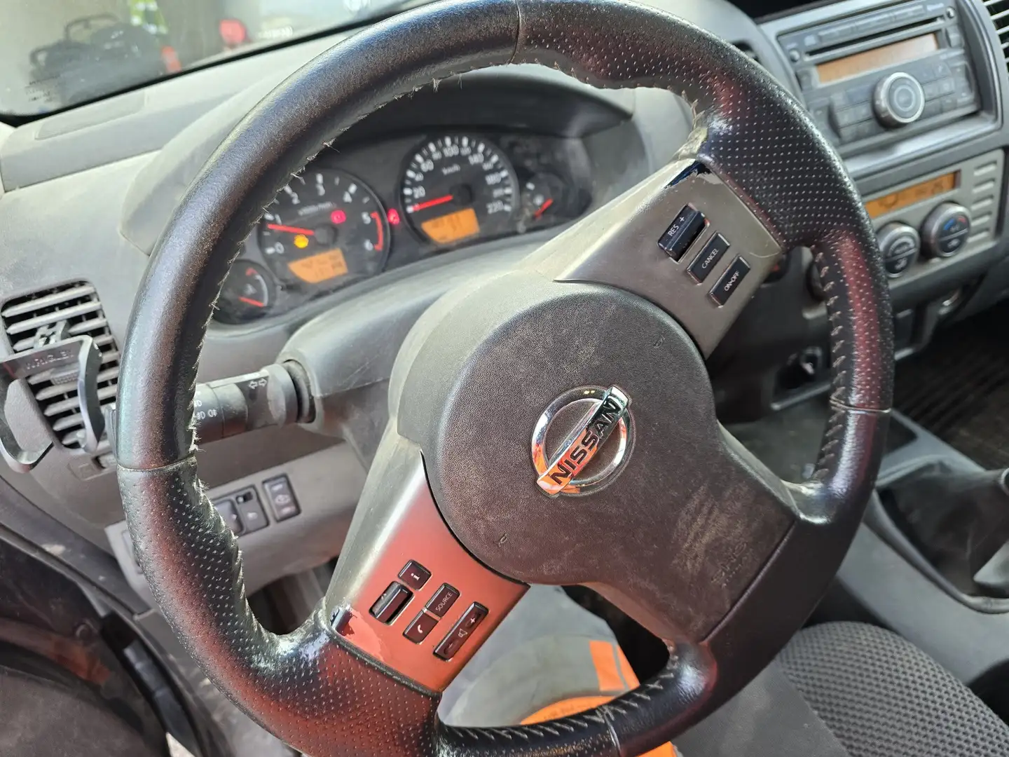 Nissan Navara 2,5 dci le pdf - 1