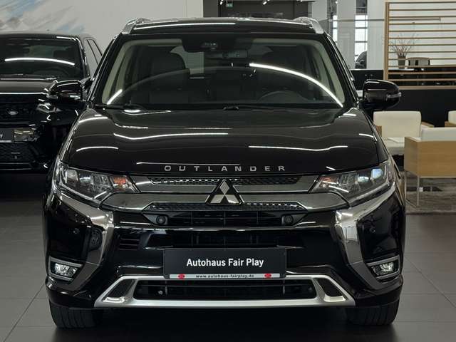 Mitsubishi Outlander 4WD CARPLAY/LED/PDC/STANDHZG/U-FREI!