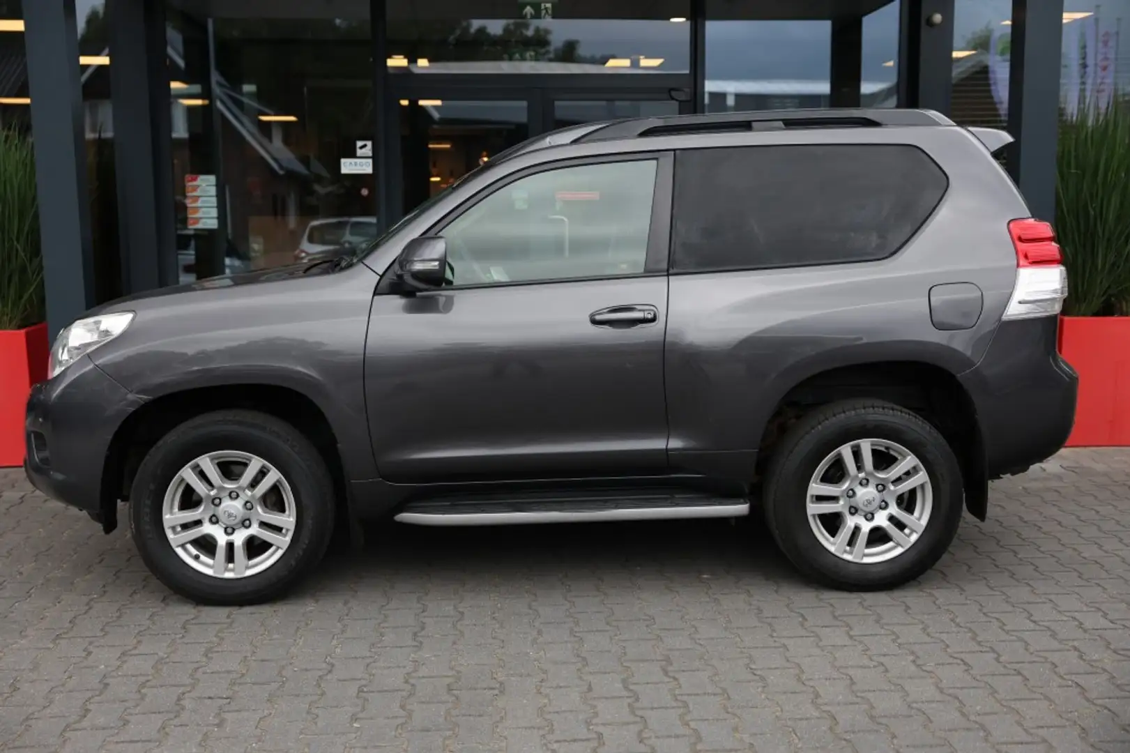 Toyota Land Cruiser 3.0 D-4D 3DRS VX A/T VAN Grijs - 2