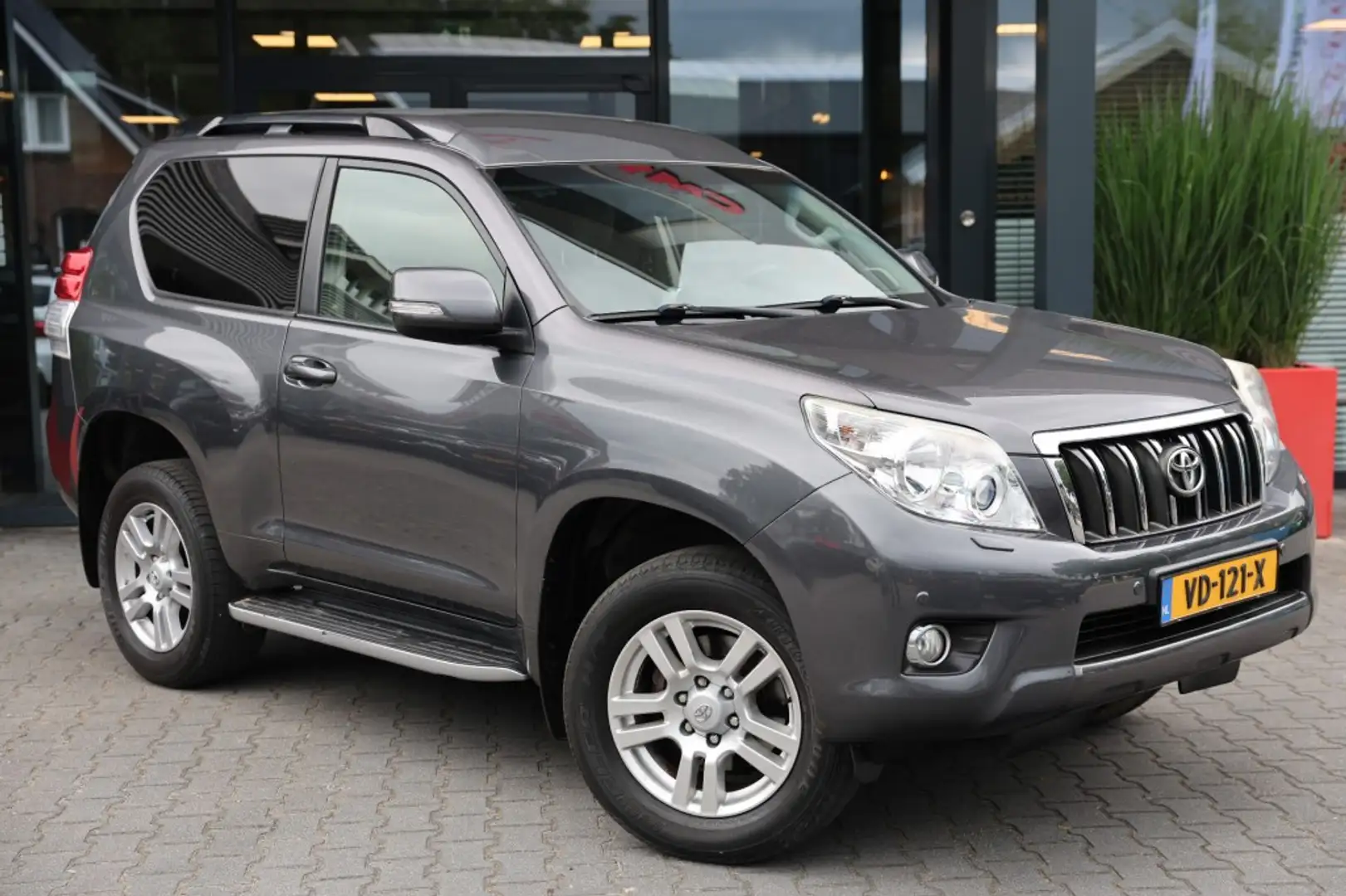 Toyota Land Cruiser 3.0 D-4D 3DRS VX A/T VAN Grijs - 1