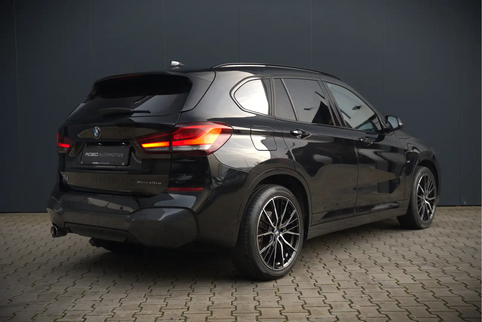 BMW X1 xDrive25e Executive M Sport | Stoelverwarming | Tr Noir - 2