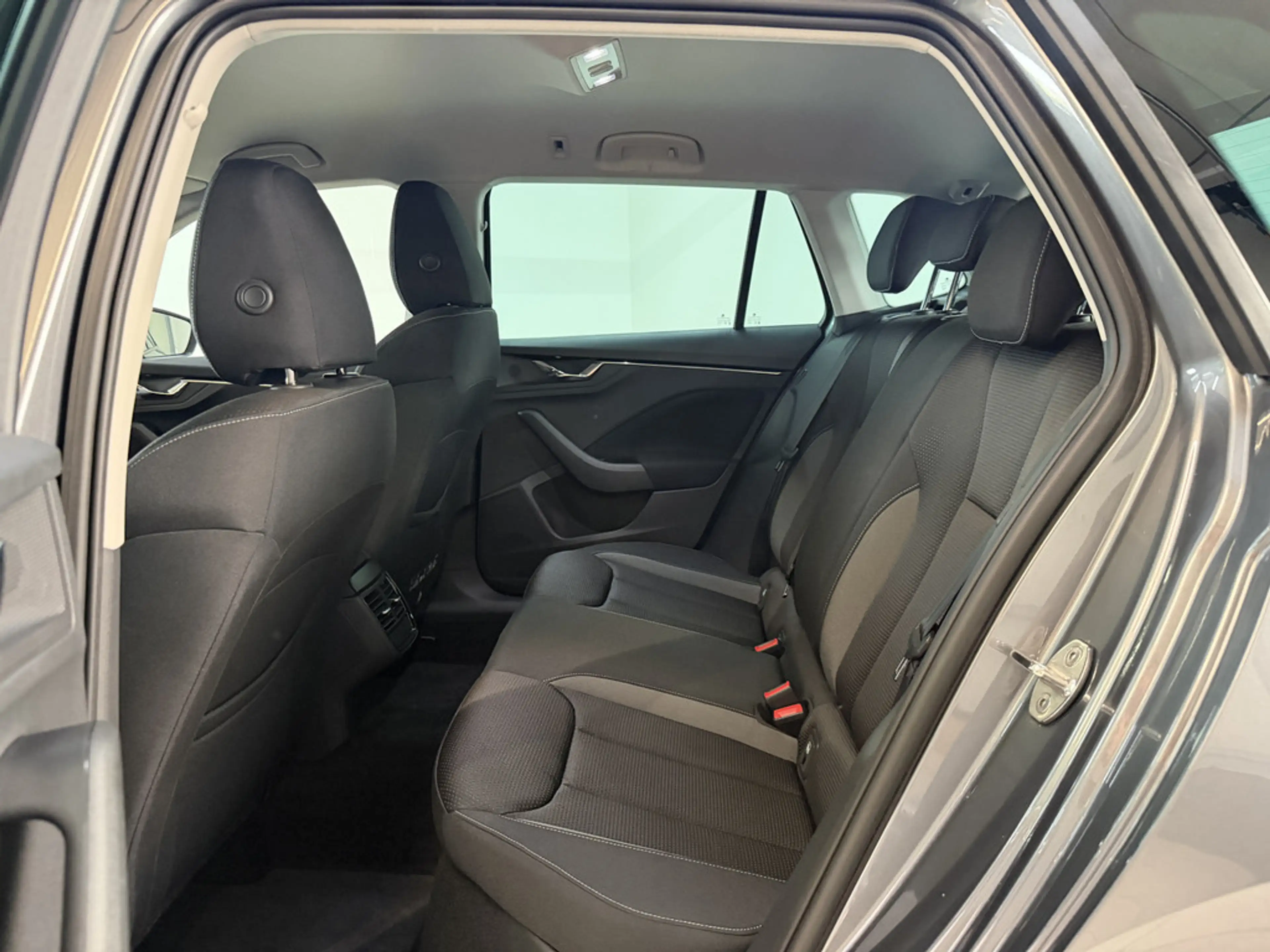 Skoda Kamiq 1.0 TSI Tour DSG KLIMA PDC SHZ NAVI — photo 15