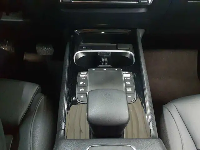 Mercedes-Benz GLB view 10