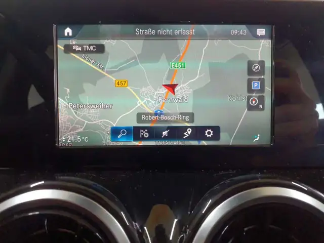 Mercedes-Benz GLB view 12