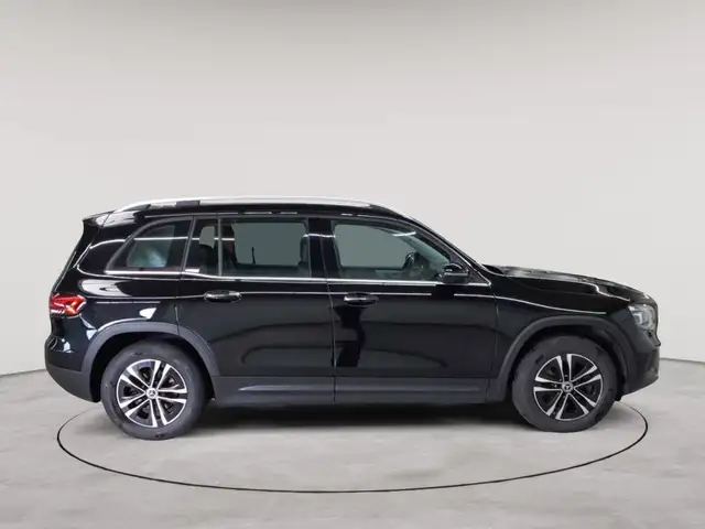 Mercedes-Benz GLB view 3