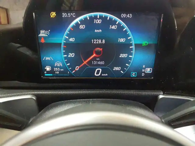 Mercedes-Benz GLB view 11
