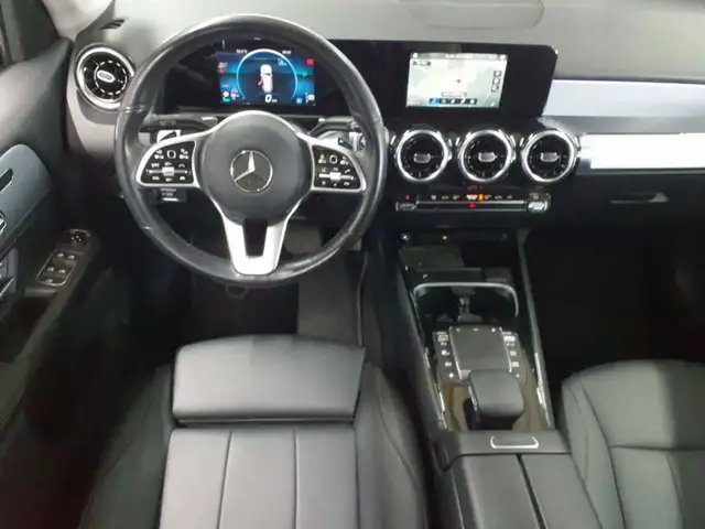 Mercedes-Benz GLB view 9