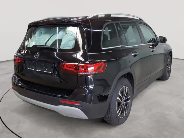 Mercedes-Benz GLB view 4