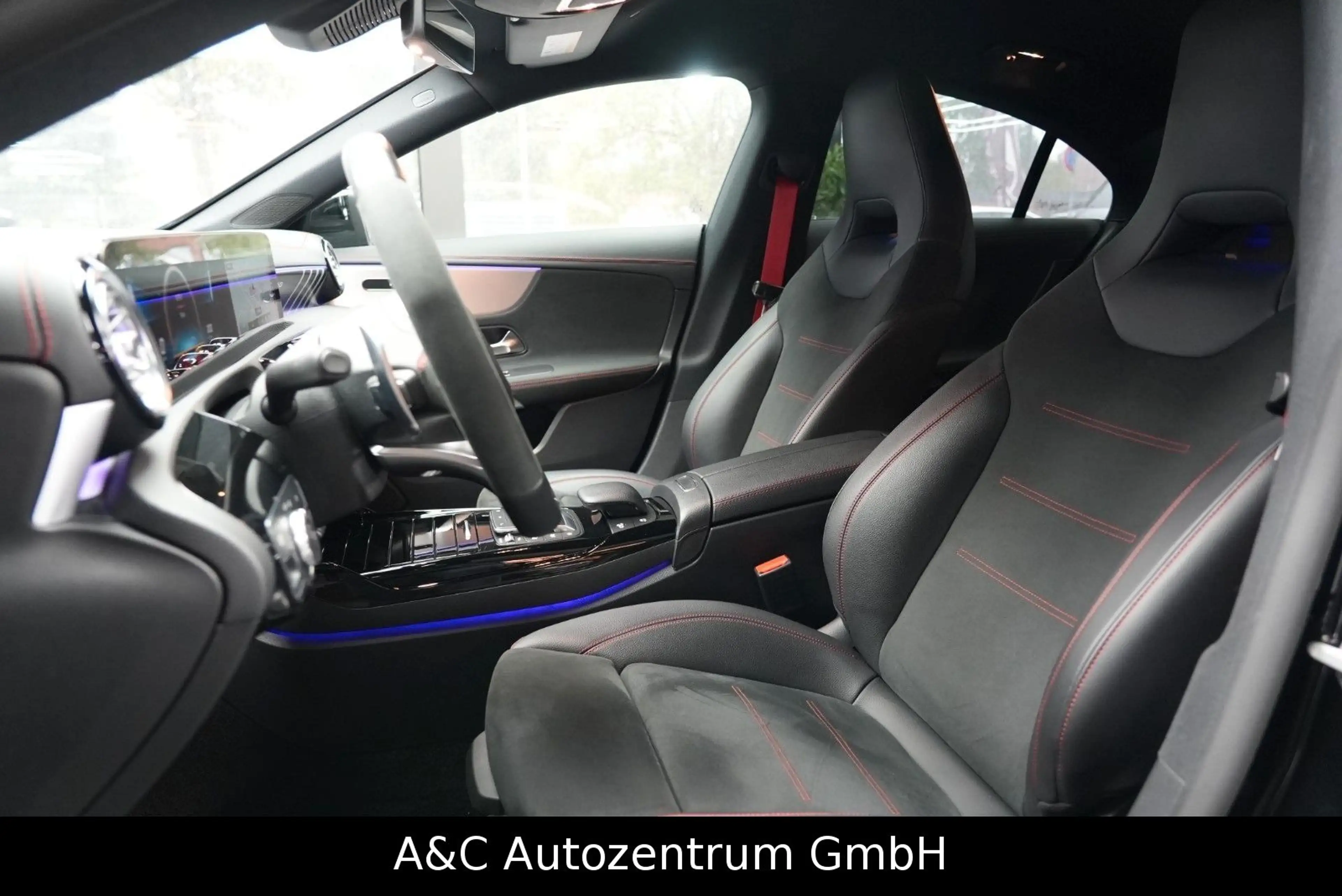 Mercedes-Benz CLA 35 AMG 4-Matic — photo 10