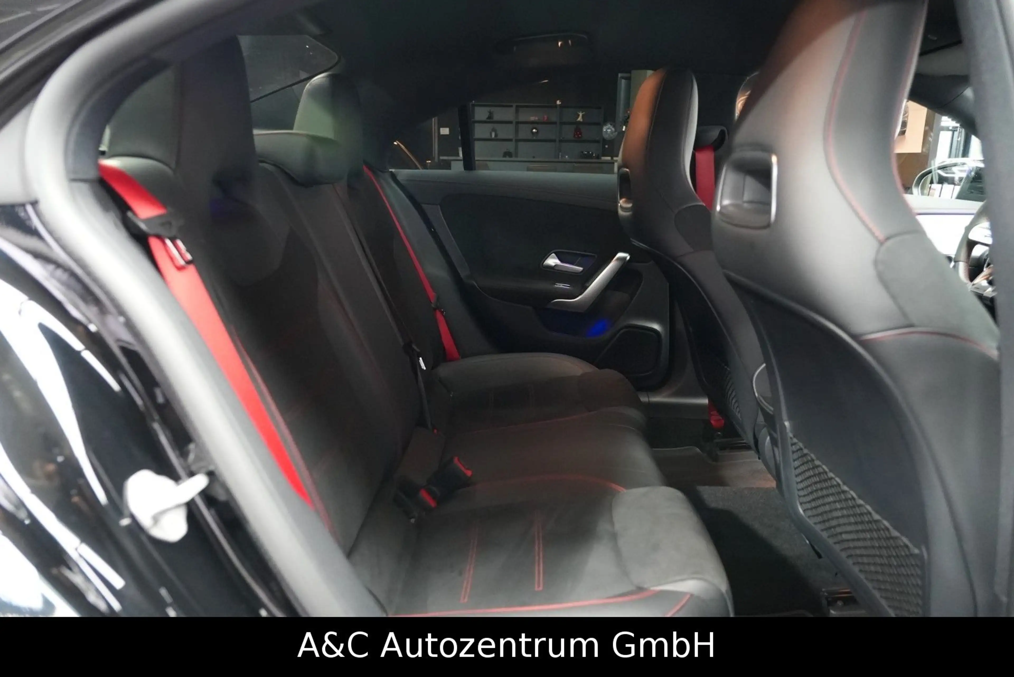 Mercedes-Benz CLA 35 AMG 4-Matic — photo 12