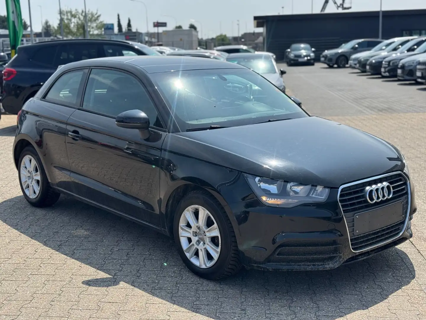 Audi A1 1.6 TDI Euro5 Attraction Schwarz - 2