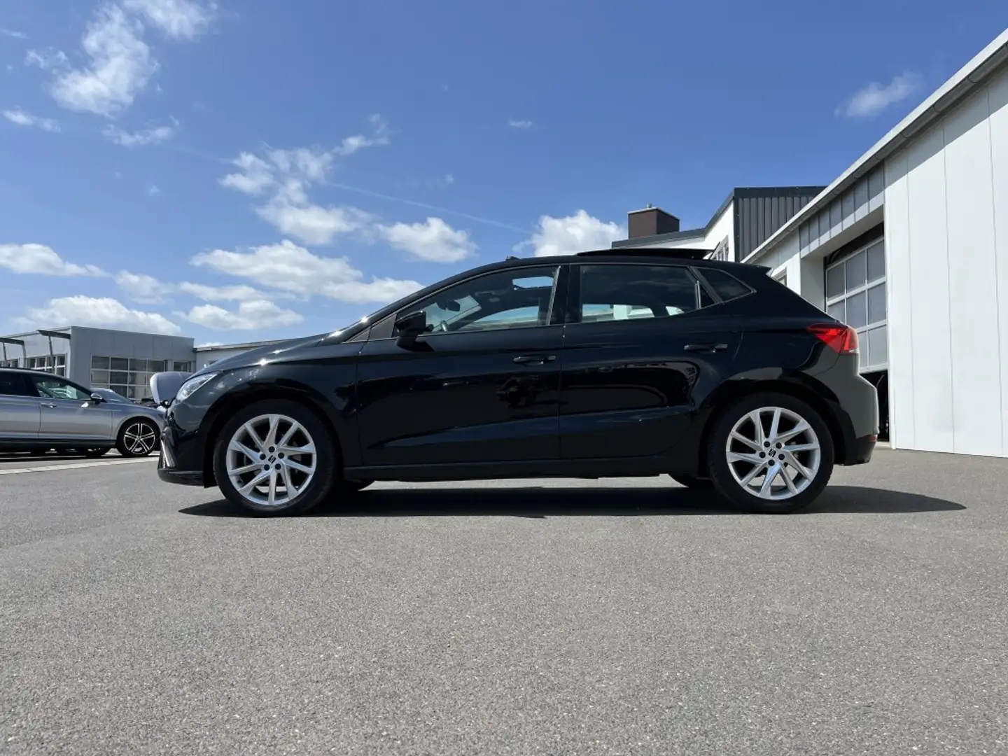 SEAT Ibiza 1.0 TSI FR-Line 112€ m. 20% Anzahlung Panorama D Schwarz - 2