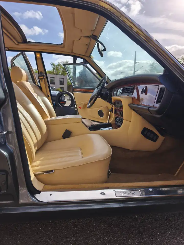 Daimler Double Six 1990, foto 10