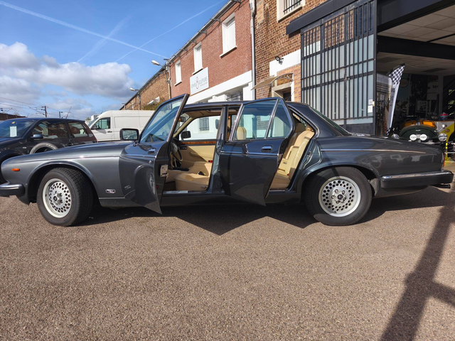 Daimler Double Six 1990