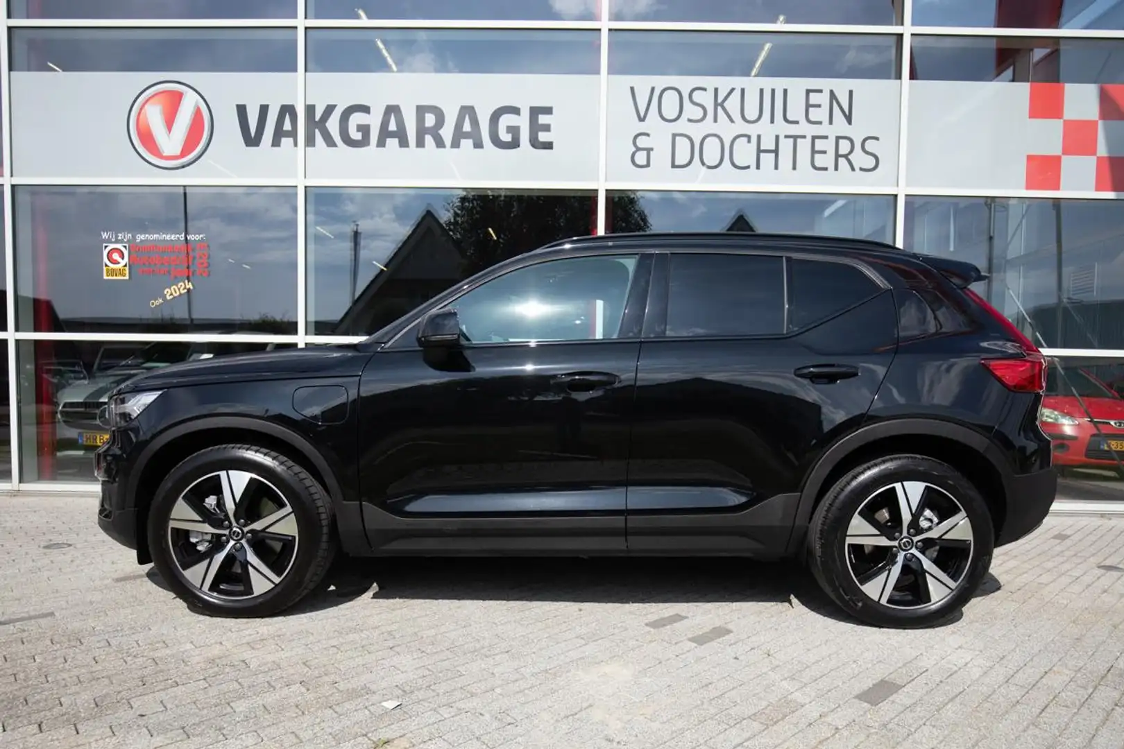 Volvo XC40 1.5 T5 Recharge R-Design | PHEV | Schuifkanteldak Zwart - 2