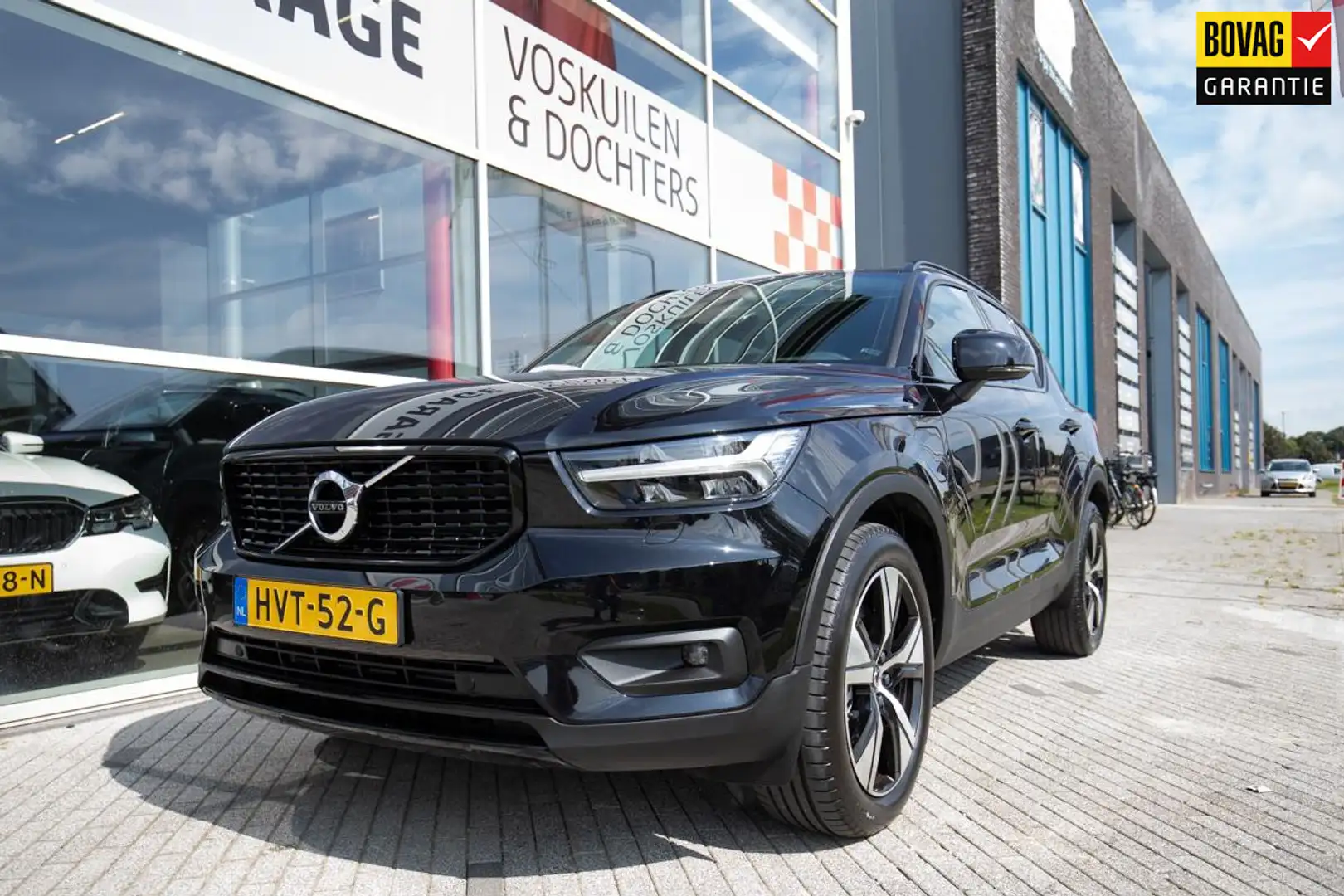 Volvo XC40 1.5 T5 Recharge R-Design | PHEV | Schuifkanteldak Zwart - 1