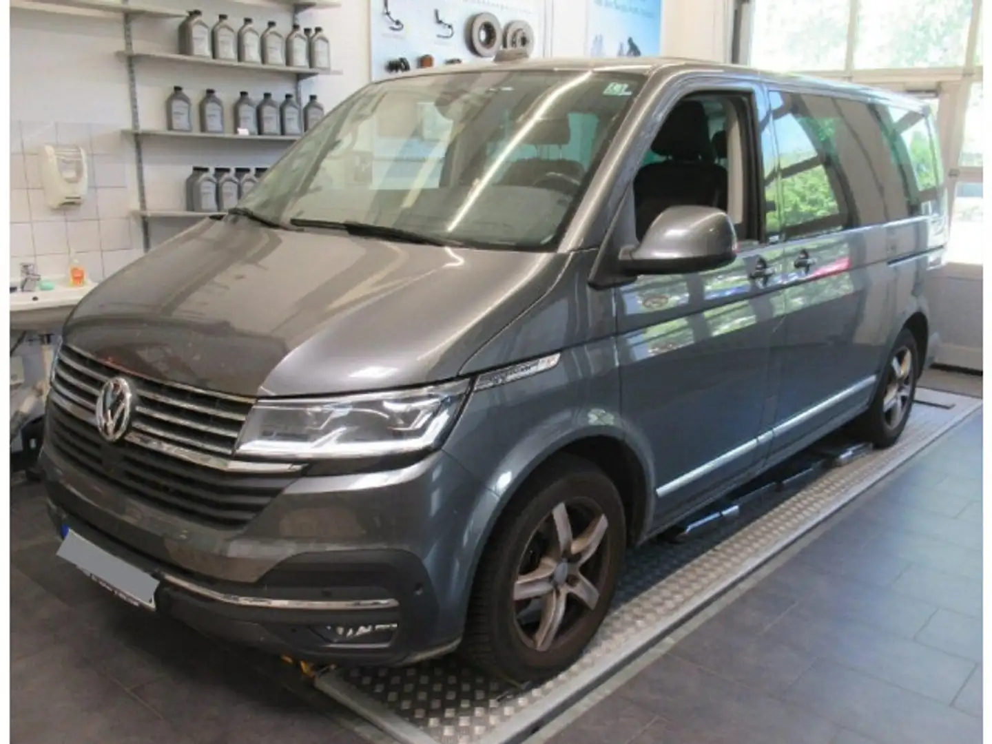 Volkswagen T6 Multivan T6 .1 Multivan kurz DSG Generation S Grijs - 2
