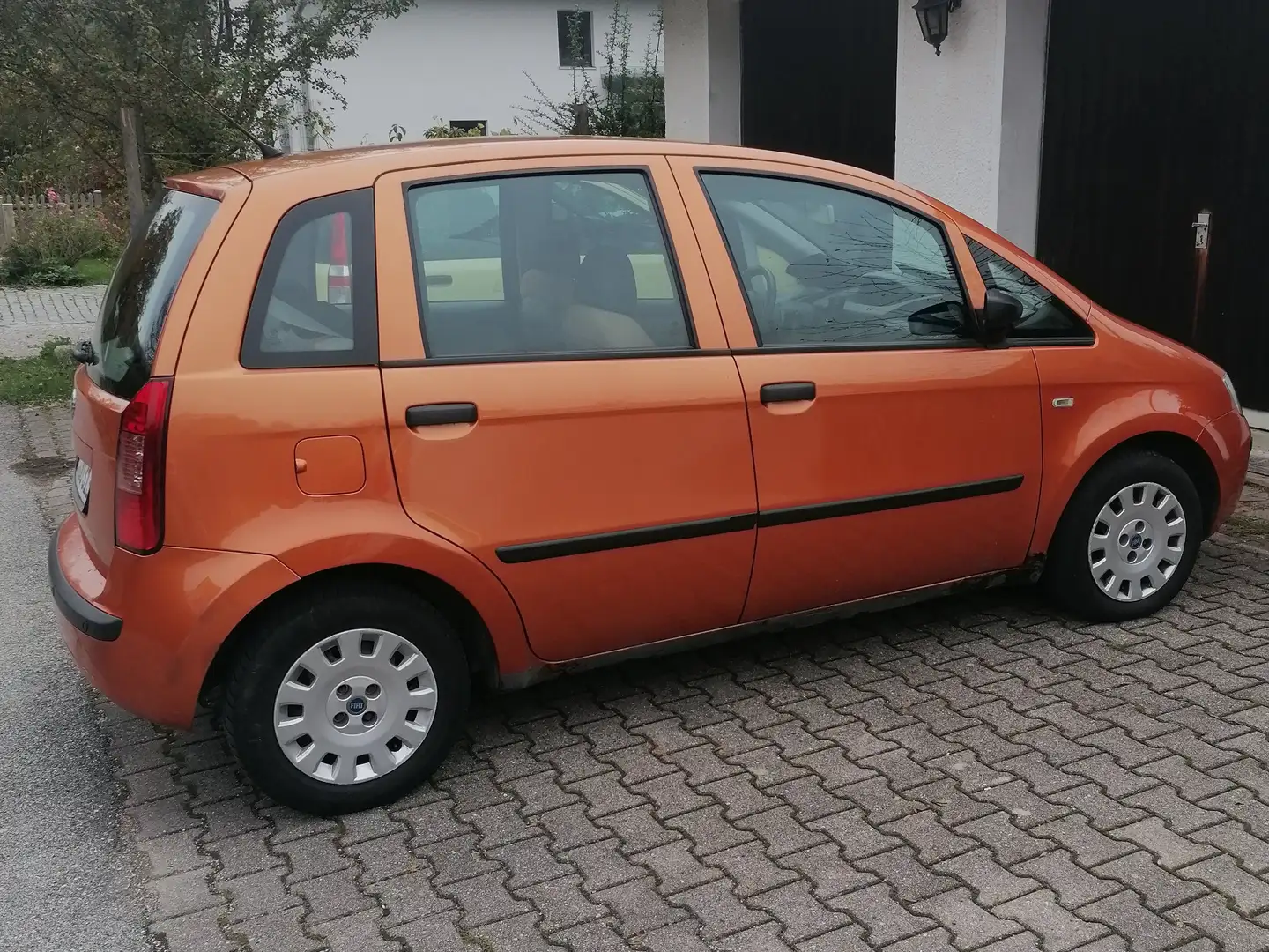 Fiat Idea Idea 1.2 16V Active Naranja - 1