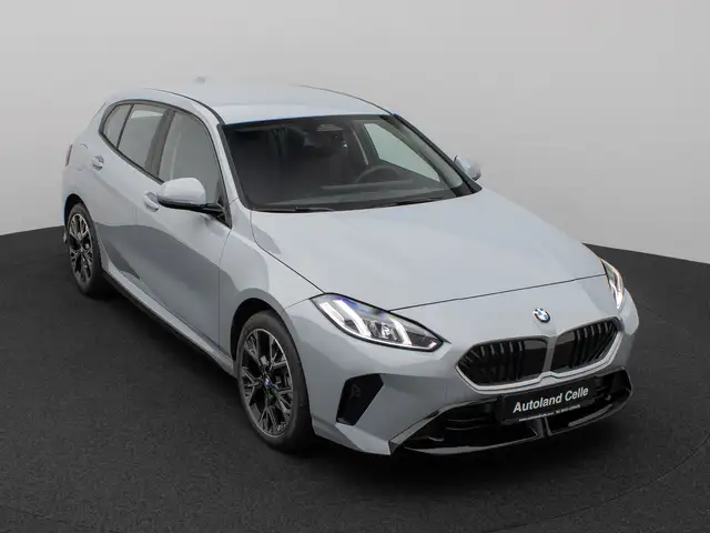 BMW 1 Series view 3