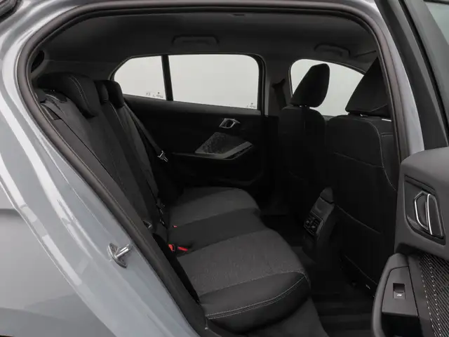 BMW 1 Series view 25
