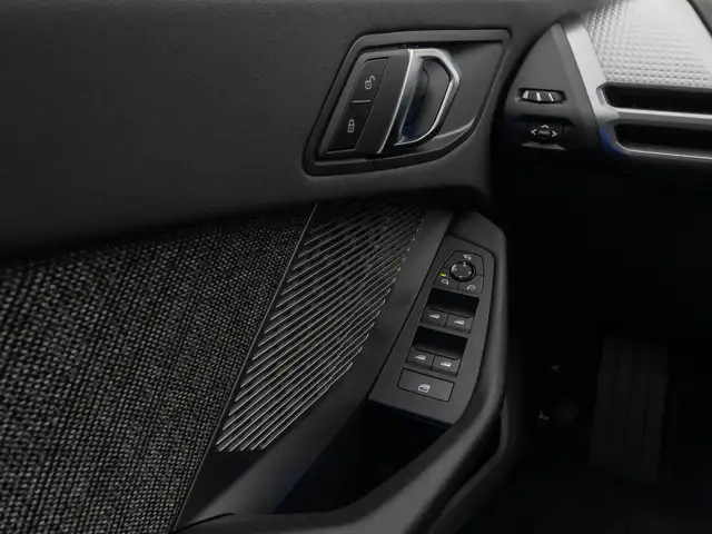 BMW 1 Series view 30
