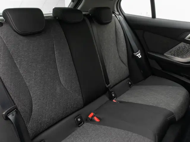 BMW 1 Series view 26