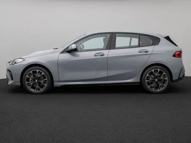 BMW 1 Series view 10