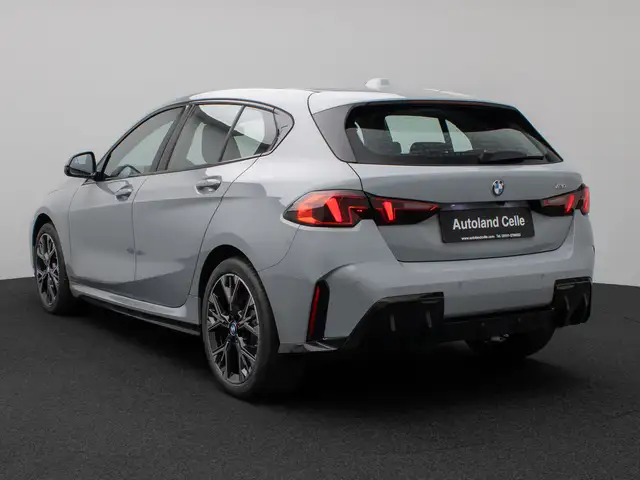 BMW 1 Series view 8