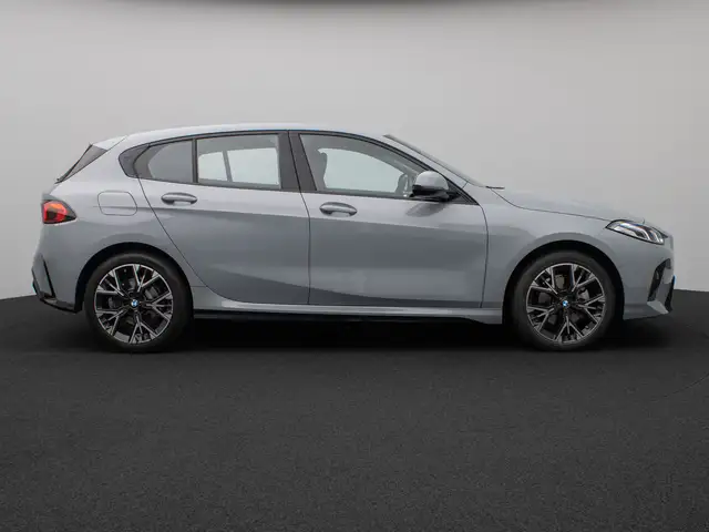 BMW 1 Series view 5