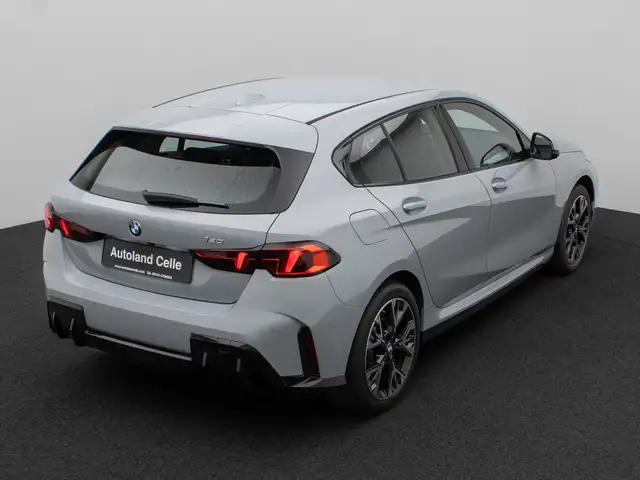 BMW 1 Series view 6